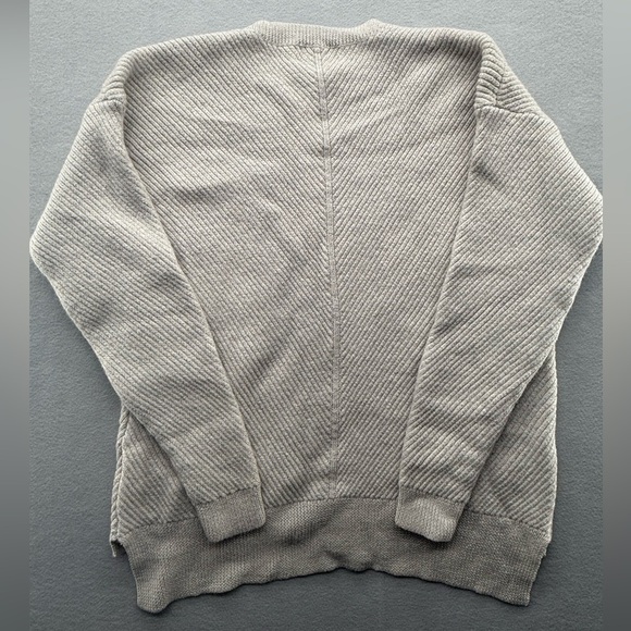 Aritzia Wilfred Free 100% Merino Wool Pullover Crew Neck Gray Size m - Picture 7 of 7
